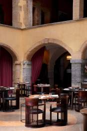 Cour des Loges · Restaurant Vieux Lyon · 5e arrondissement