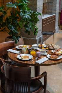 Cour des Loges · Restaurant Vieux Lyon · 5e arrondissement