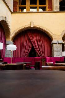Cour des Loges · Restaurant Vieux Lyon · 5e arrondissement